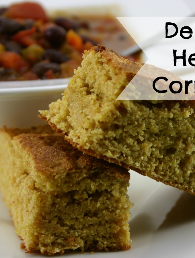 Delicious Healthy Cornbread - Made with whole wheat flour, greek yogurt instead of oil and honey instead of white sugar! | Feel Great in 8 #healthy #recipe