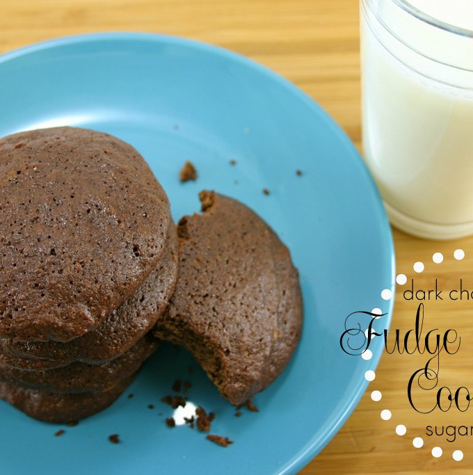 These delicious Dark Chocolate Fudge Drop Cookies are made with only healthy, real-food ingredients and heart healthy dark chocolate! Feel Great in 8 #healthy #dessert #recipe