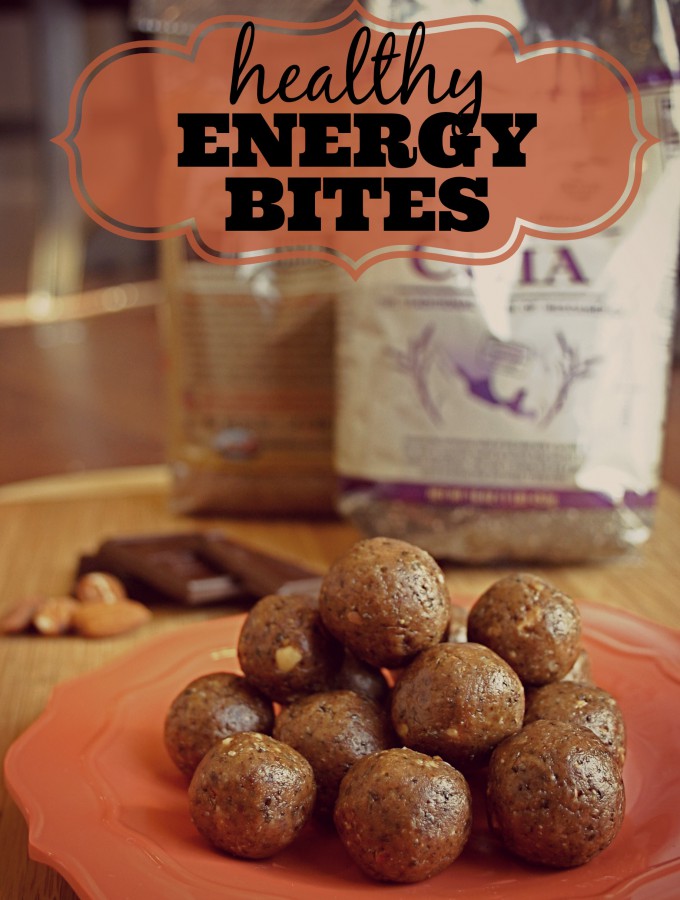 These dark chocolate almond bites are full of healthy ingredients, protein and fiber for a natural energy boost! Perfect for a mid-afternoon snack! Feel Great in 8 #healthy #energy #snack #protein