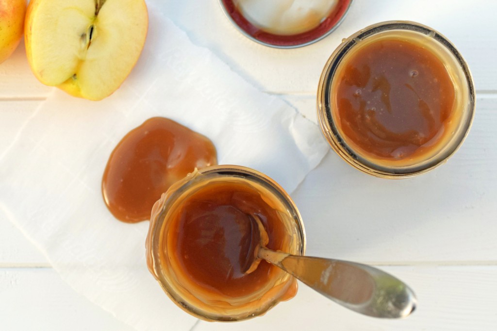 Homemade Caramel Sauce - You'd never guess this easy to make, gooey, sweet caramel sauce is paleo, dairy-free, and refined sugar free! 
