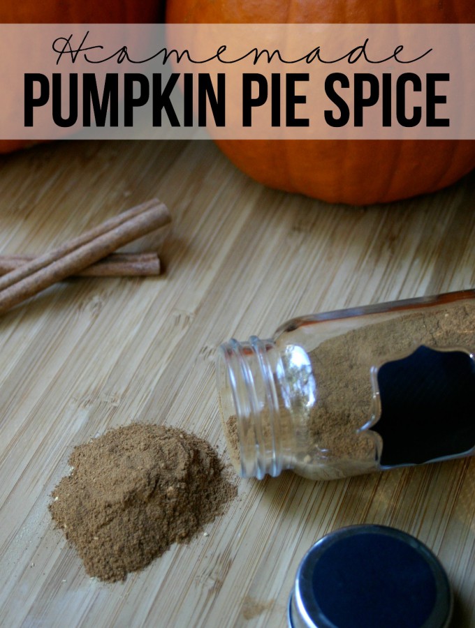 It only takes a few minutes to make your own Homemade Pumpkin Pie Spice for all your favorite pumpkin recipes! #homemade #spice #pumpkin