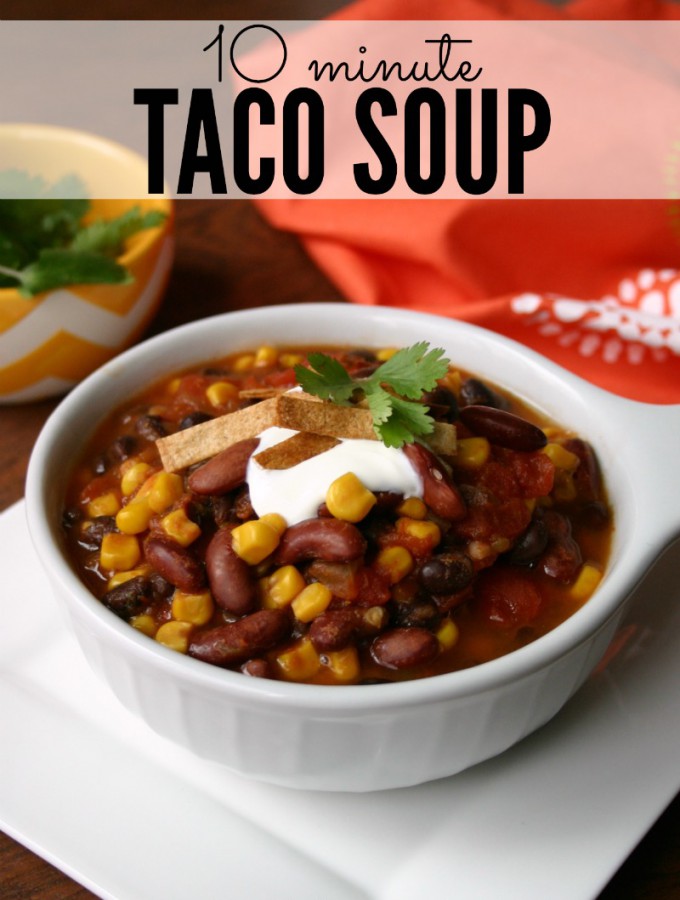 This hearty, healthy, flavorful 10 Minute Taco Soup takes literally 10 minutes to make! Dinner doesn't get easier! | Feel Great in 8 - Healthy Real Food Recipes