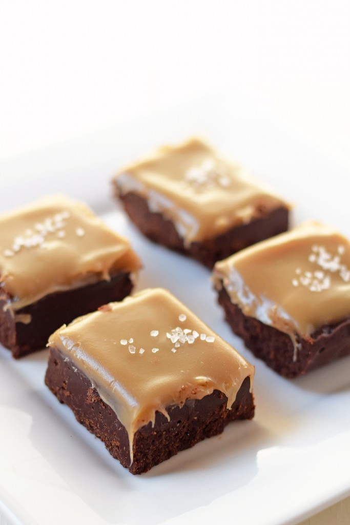 Salted Caramel Fudge - A healthy dessert recipe that doesn't taste healthy! All real food ingredients, vegan, dairy-free, and refined sugar-free! A decadent treat you can feel good about. | Feel Great in 8