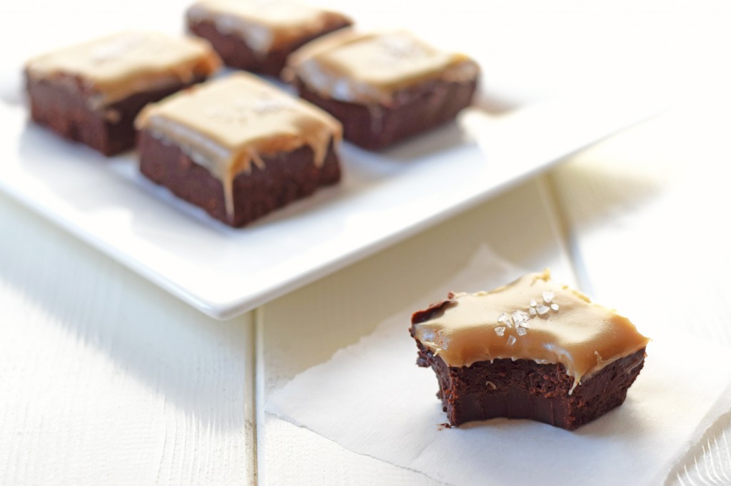 Salted Caramel Fudge - A healthy dessert recipe that doesn't taste healthy! All real food ingredients, vegan, dairy-free, and refined sugar-free! A decadent treat you can feel good about. | Feel Great in 8