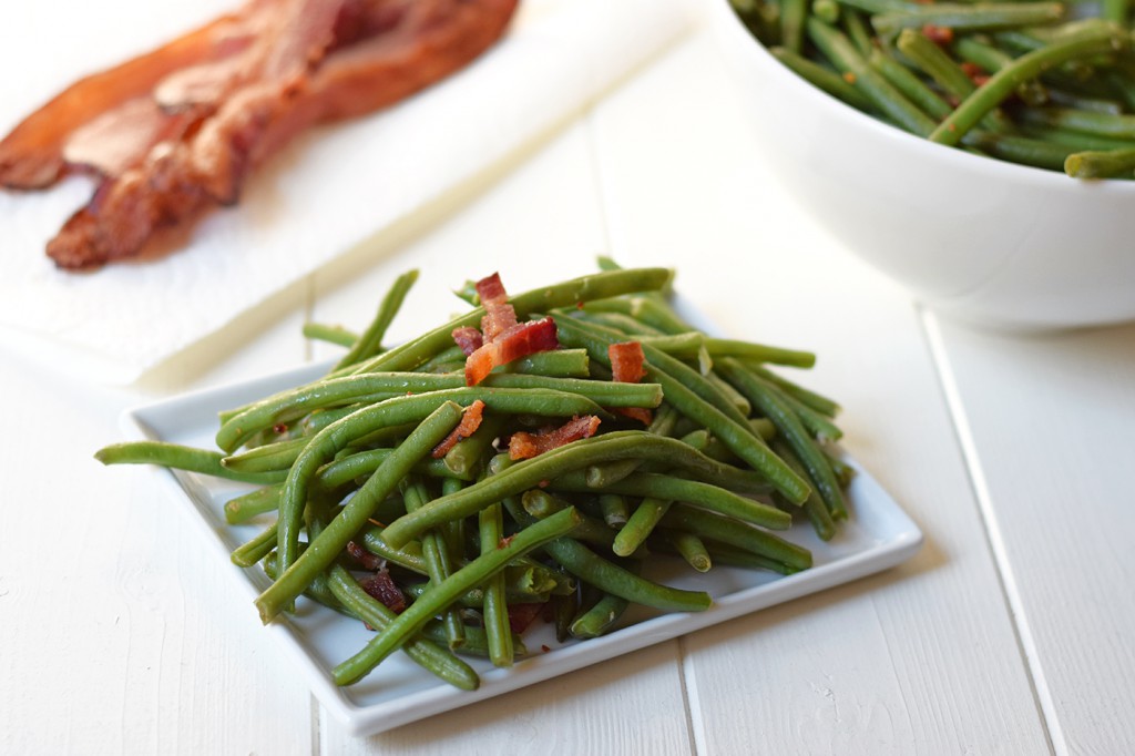 Green Beans with Bacon - This simple and healthy side dish is a lighter, low calorie alternative to a creamy casserole, but with serious flavor. | Feel Great in 8