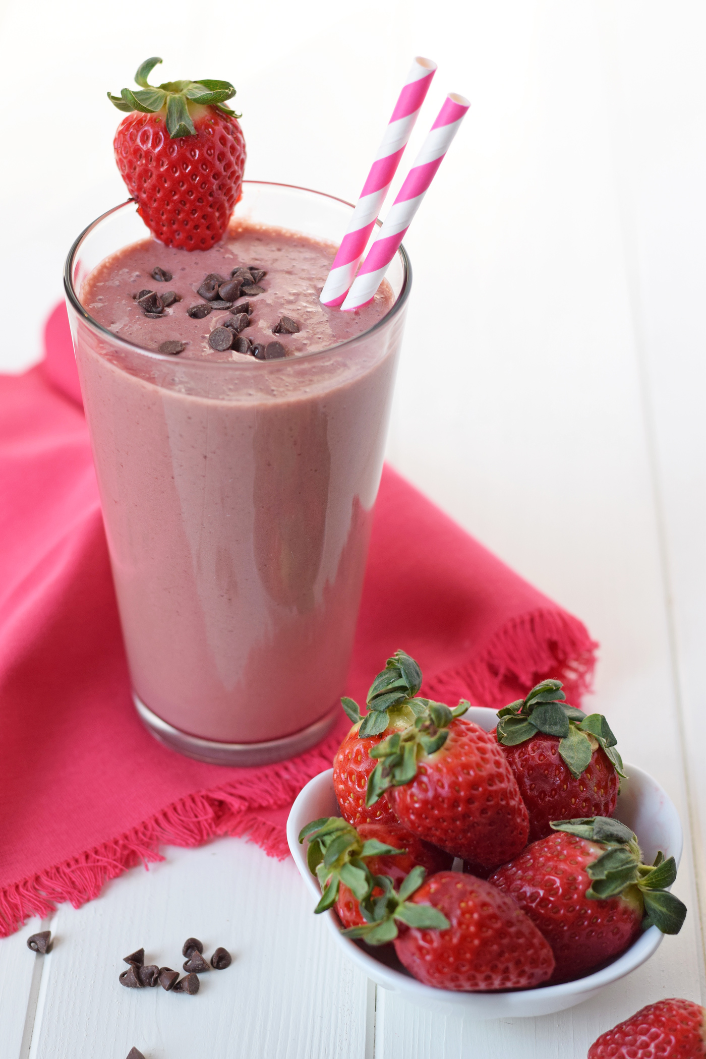 Chocolate Covered Strawberry Smoothie with Blender Bombs — emmasthing