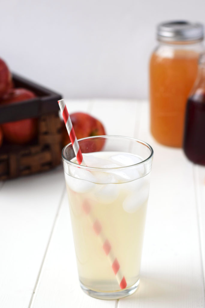 Simple Homemade Drink to Stop Sugar Cravings - This simple drink (with ingredients you can find at the grocery store!) has all kinds of healthy benefits, including reducing sugar cravings! Must try!